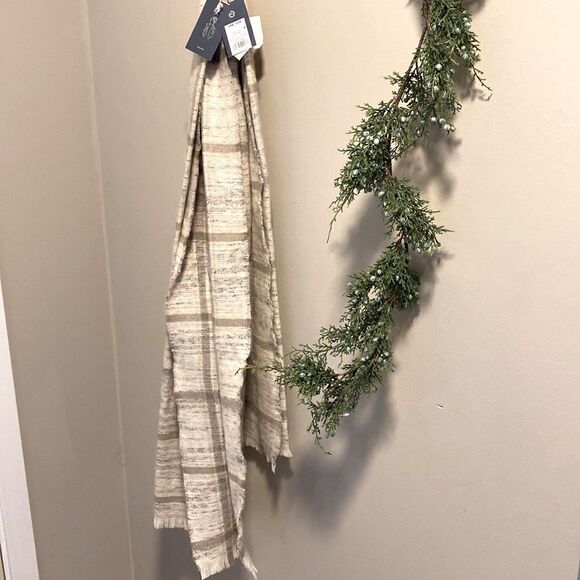 Universal Thread Scarf  - Picture 3 of 5